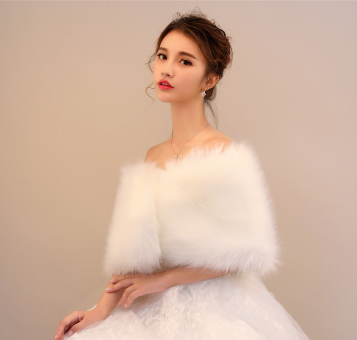 Women's Elegant Fur-Style Wrap with Soft, Voluminous Design