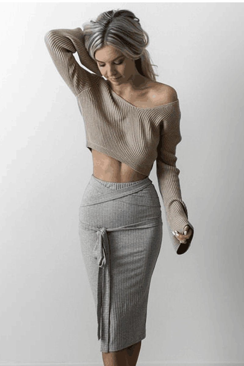 Women's Elegant Cropped Pullover with Deep Neckline and Figure-Hugging Skirt