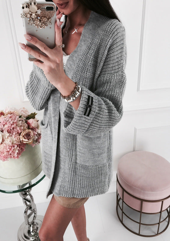 Women's Chunky Knit Cardigan with Fashionable Details and Pockets