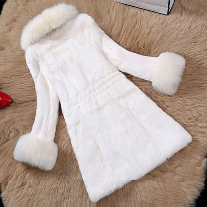 Women's Elegant Faux Fur Coat with Luxurious Collar