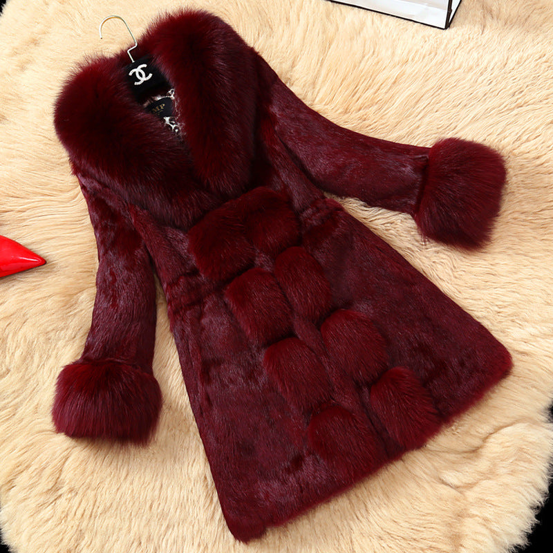 Women's Elegant Faux Fur Coat with Luxurious Collar