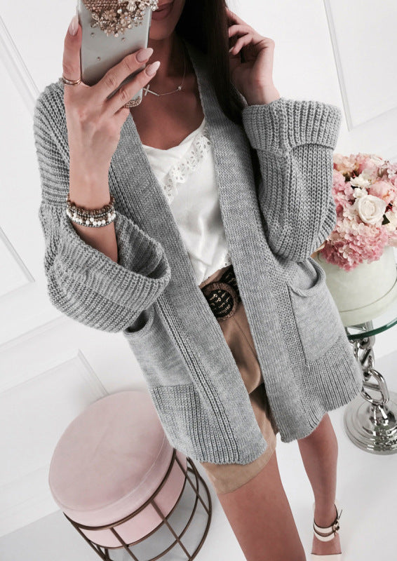 Women's Chunky Knit Cardigan with Fashionable Details and Pockets
