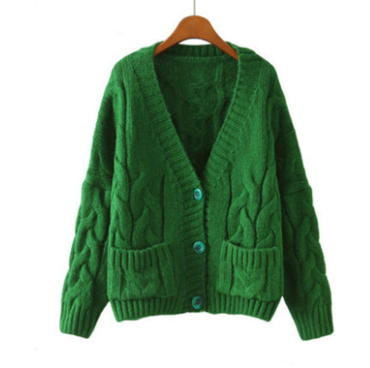 Women's Chunky Knit Cardigan with Decorative Pockets and Button Embellishment