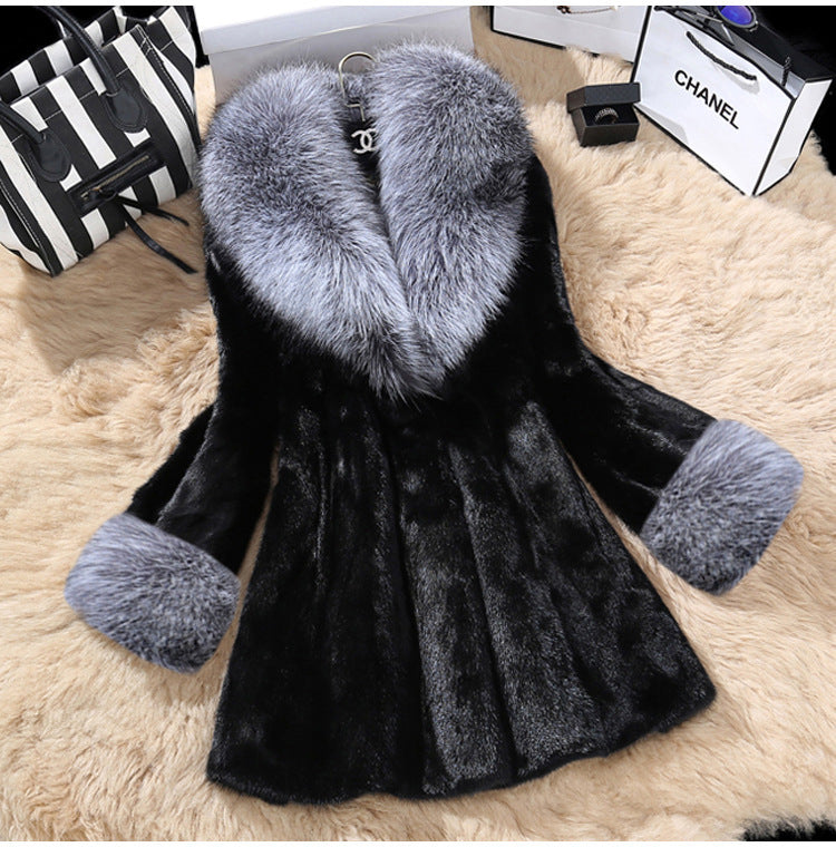 Elegant Faux Fur Coat with Luxurious Collar