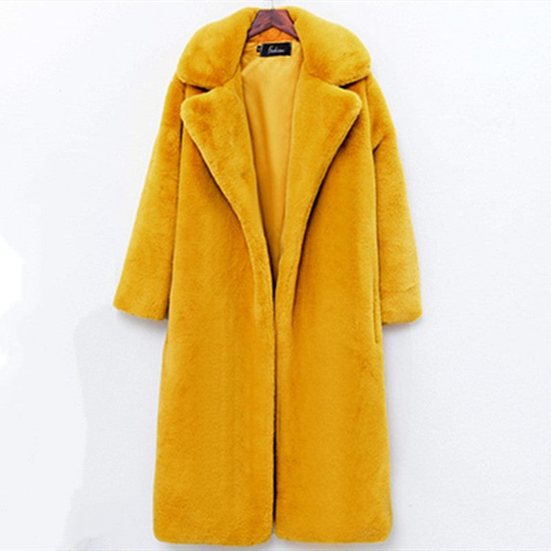 Women's Elegant and Voluminous Faux Fur Coat with Wide Collar