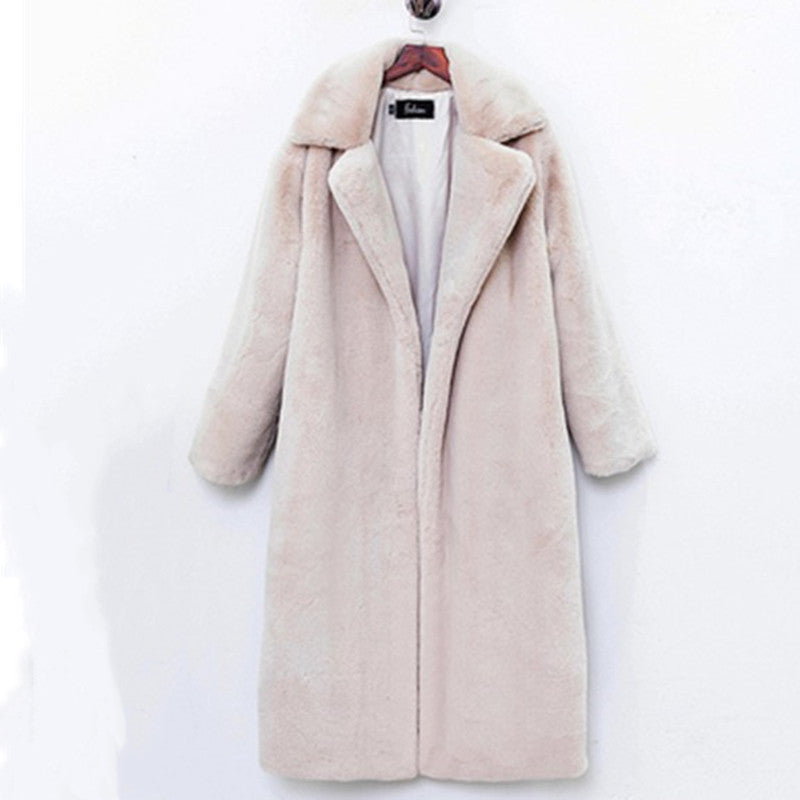 Women's Elegant and Voluminous Faux Fur Coat with Wide Collar