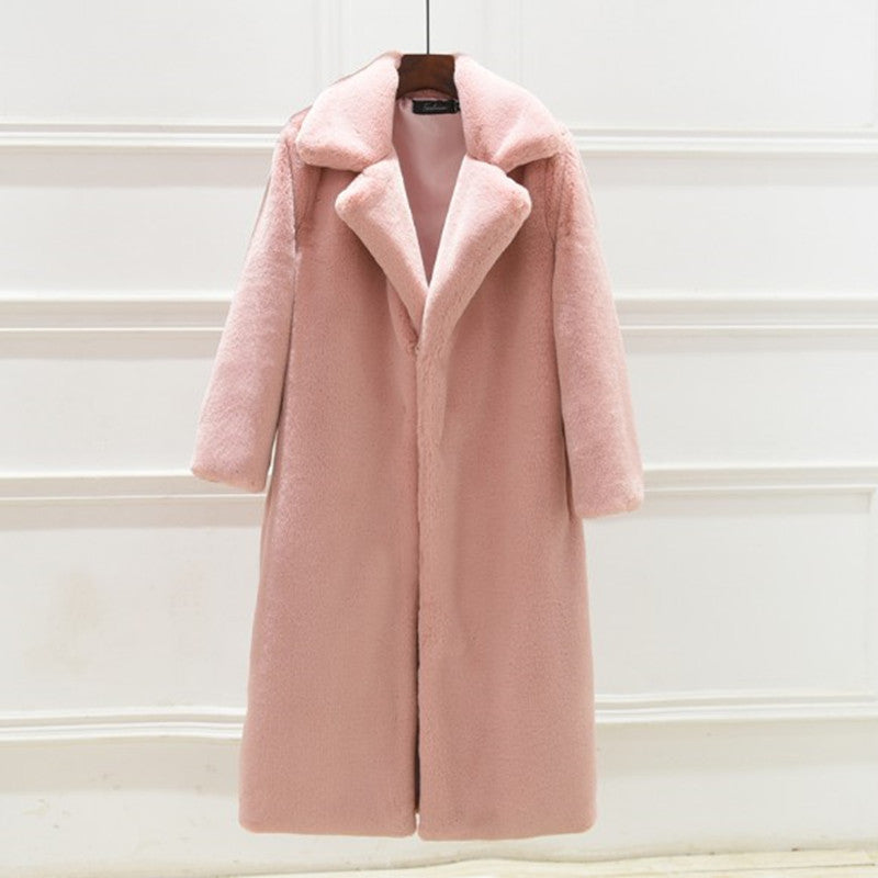 Women's Elegant and Voluminous Faux Fur Coat with Wide Collar