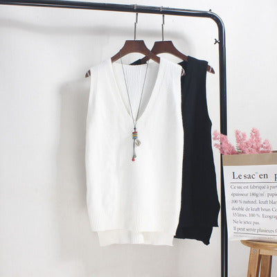 Women's Sleeveless V-Neck Fine Knit Top