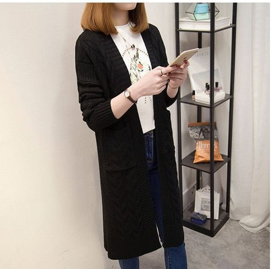 Women's Chunky Knit Cardigan with Deep V-Neck and Practical Pockets