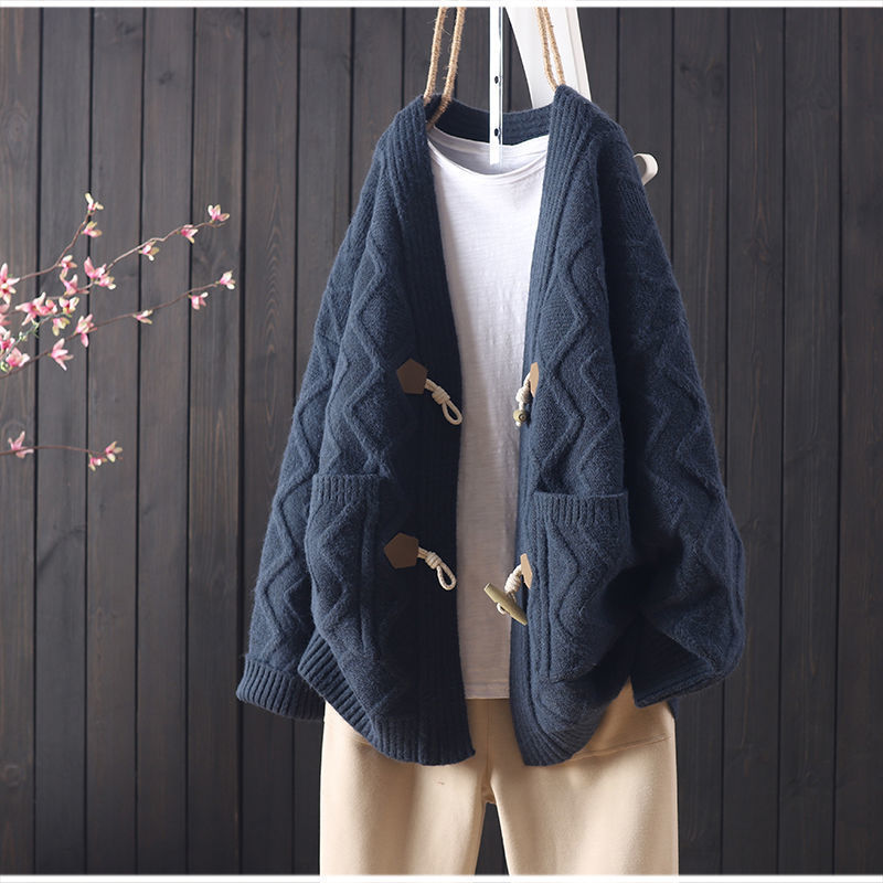 Women's Chunky Knit Jacket with Unique Cable Pattern and Practical Pockets