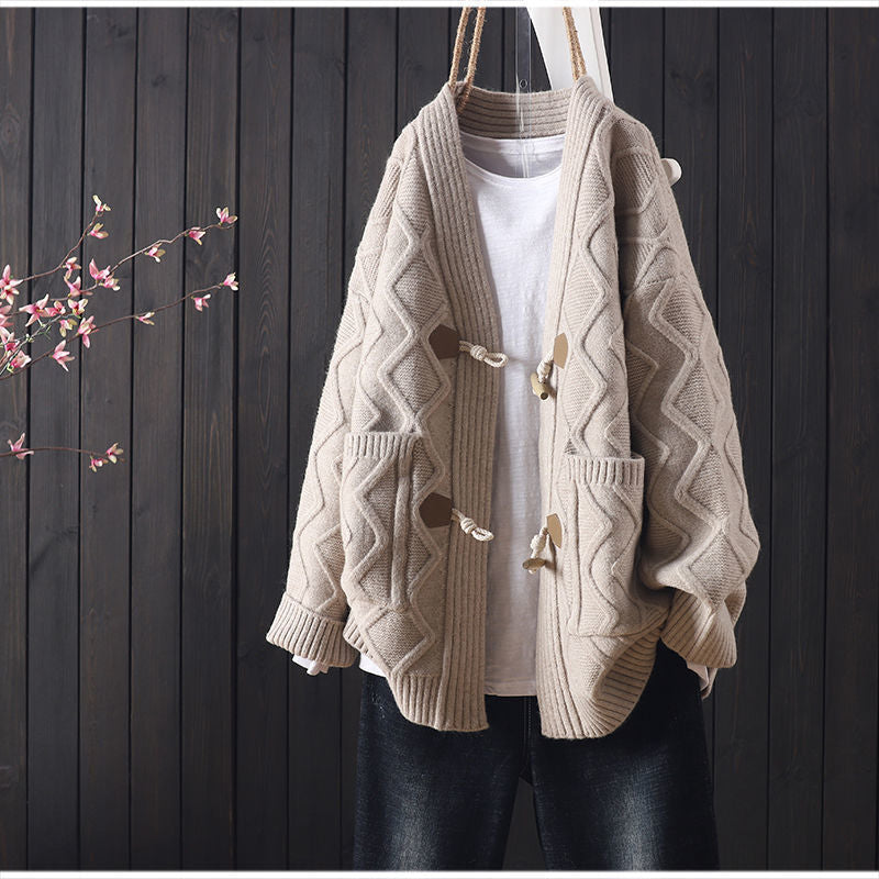 Women's Chunky Knit Jacket with Unique Cable Pattern and Practical Pockets