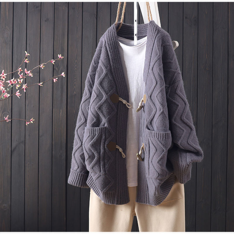 Women's Chunky Knit Jacket with Unique Cable Pattern and Practical Pockets