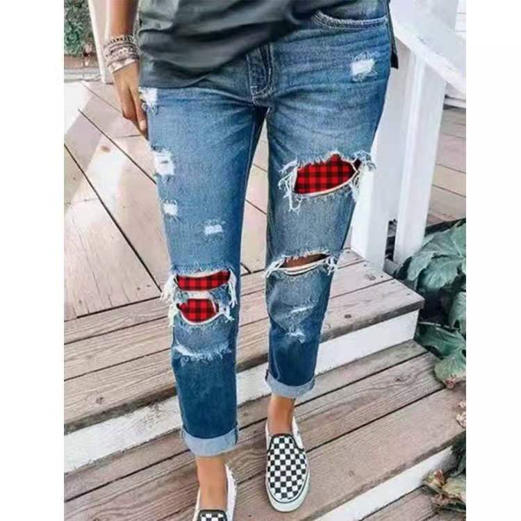 Women's Boyfriend Jeans with Creative Appliqués