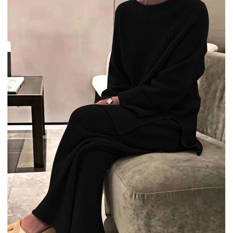 Women's Cozy Knit Suit in Modern Ribbed Design
