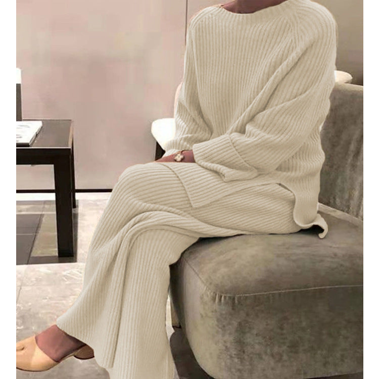 Women's Cozy Knit Suit in Modern Ribbed Design