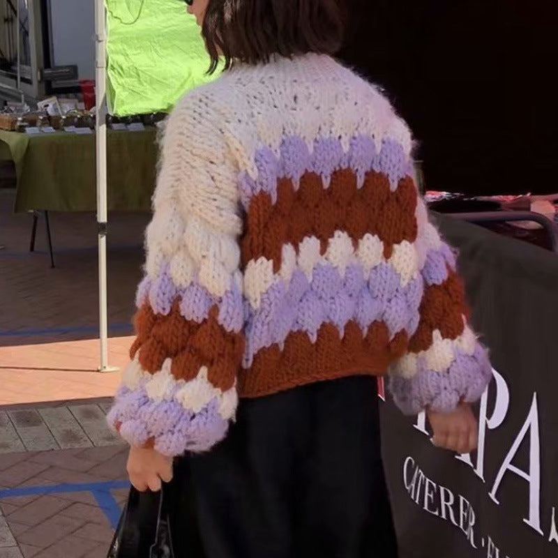 Women's Chunky Knit Sweater with Wave Pattern and Voluminous Sleeves
