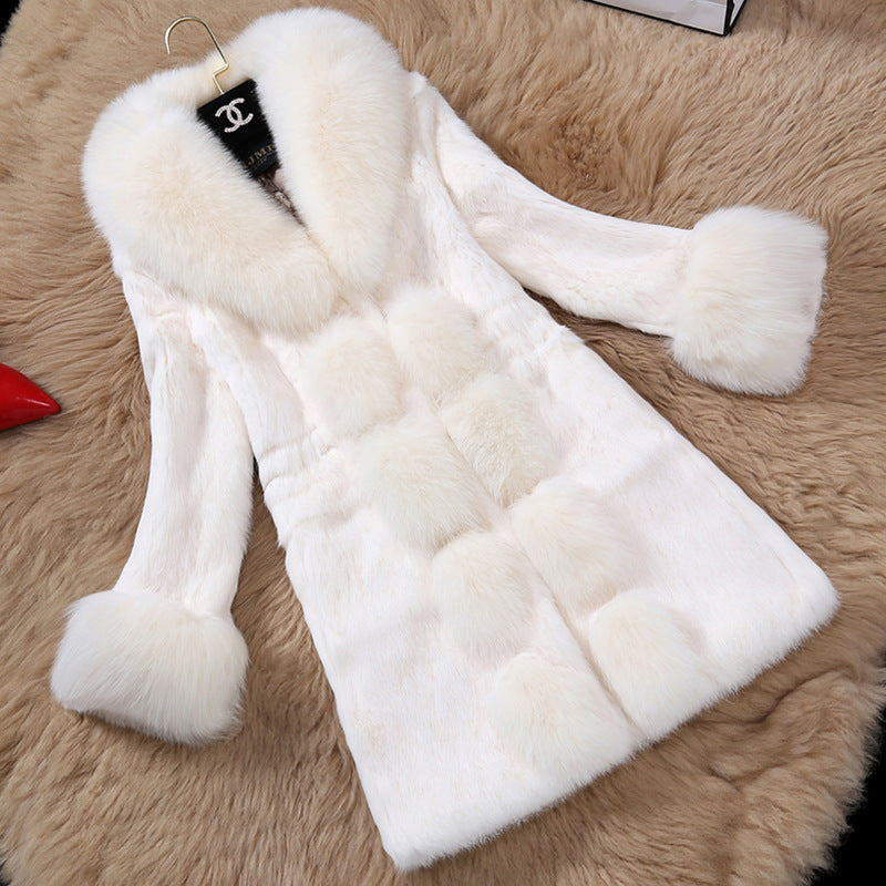 Women's Elegant Faux Fur Coat with Luxurious Collar