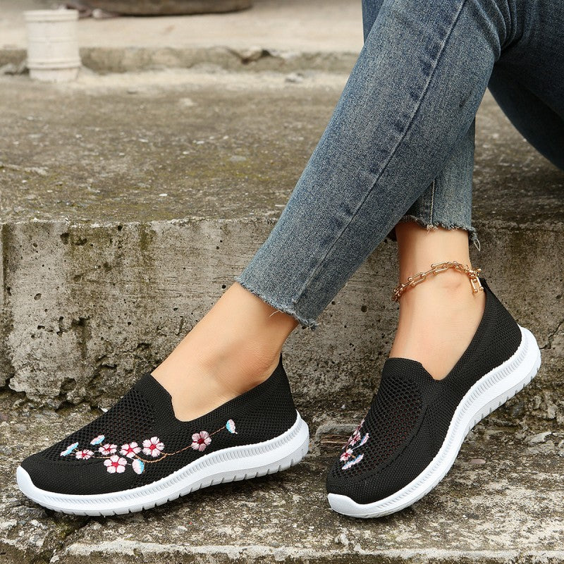 Breathable Floral Embroidered Shoes