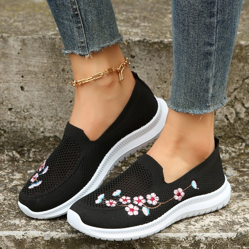 Breathable Floral Embroidered Shoes