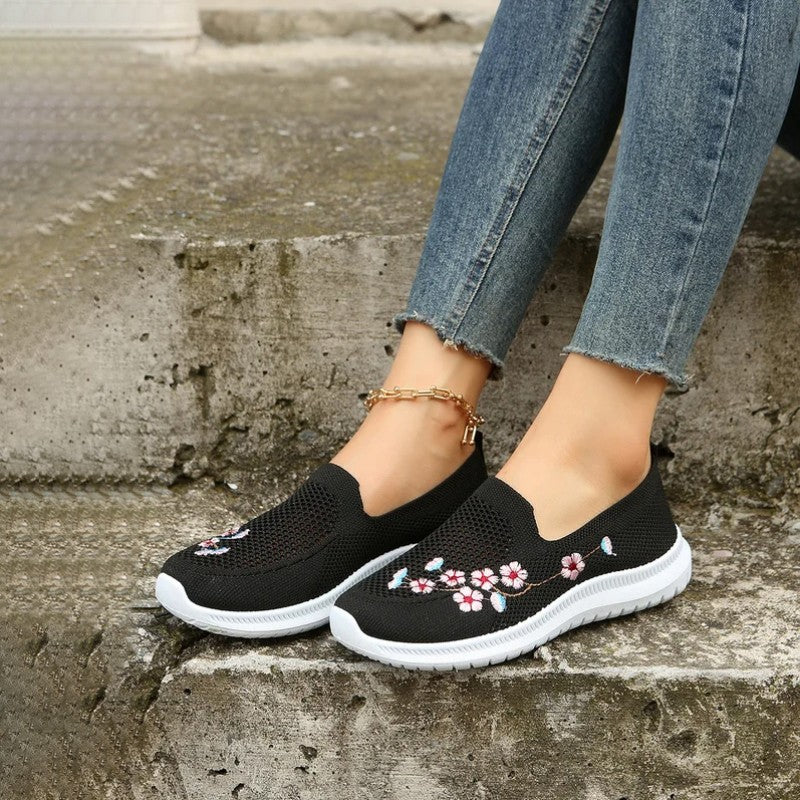 Breathable Floral Embroidered Shoes