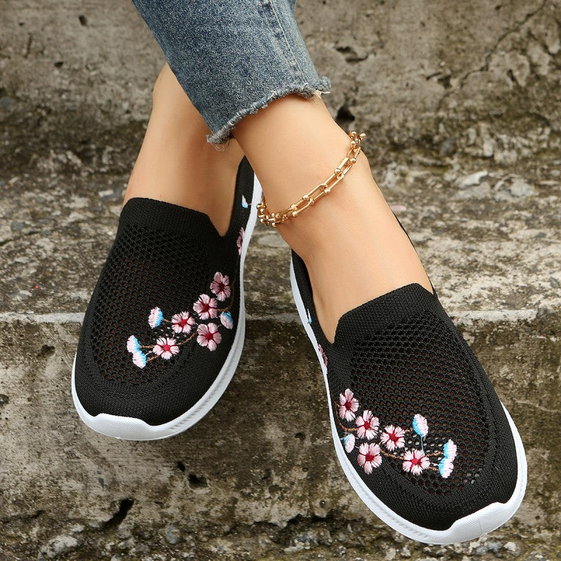 Breathable Floral Embroidered Shoes
