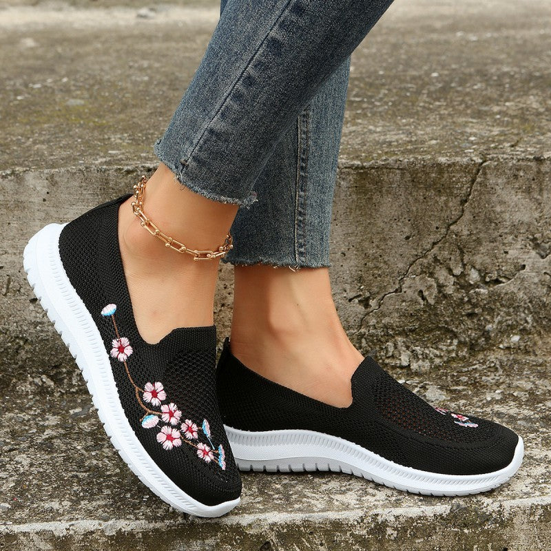 Breathable Floral Embroidered Shoes