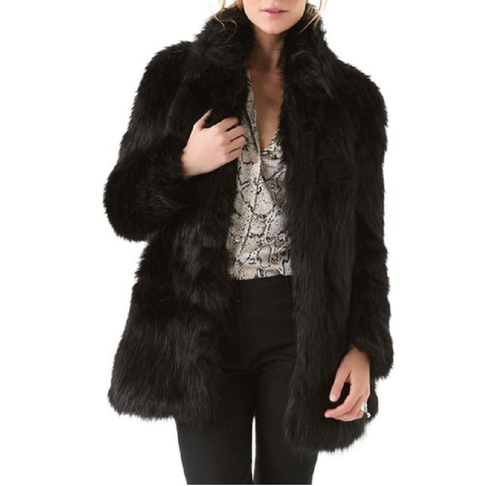 Women's Elegant Faux Fur Coat with Voluminous Collar and Practical Pockets