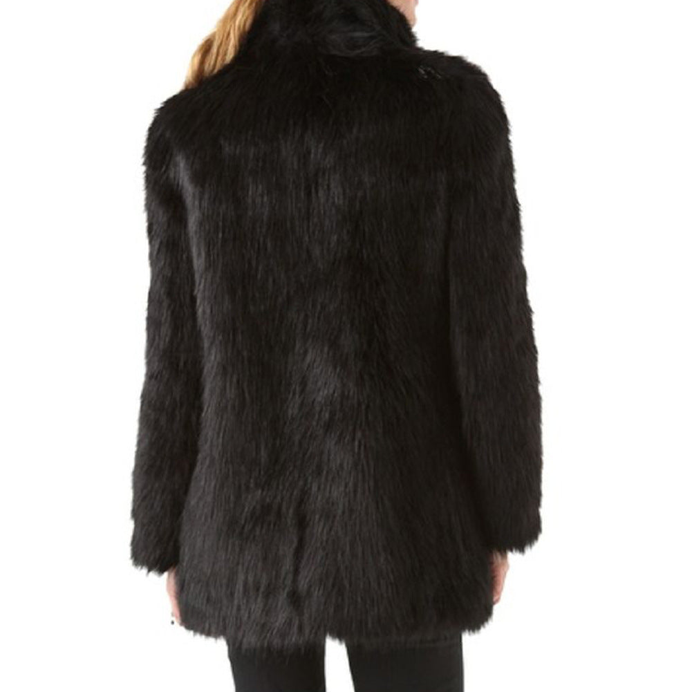 Women's Elegant Faux Fur Coat with Voluminous Collar and Practical Pockets