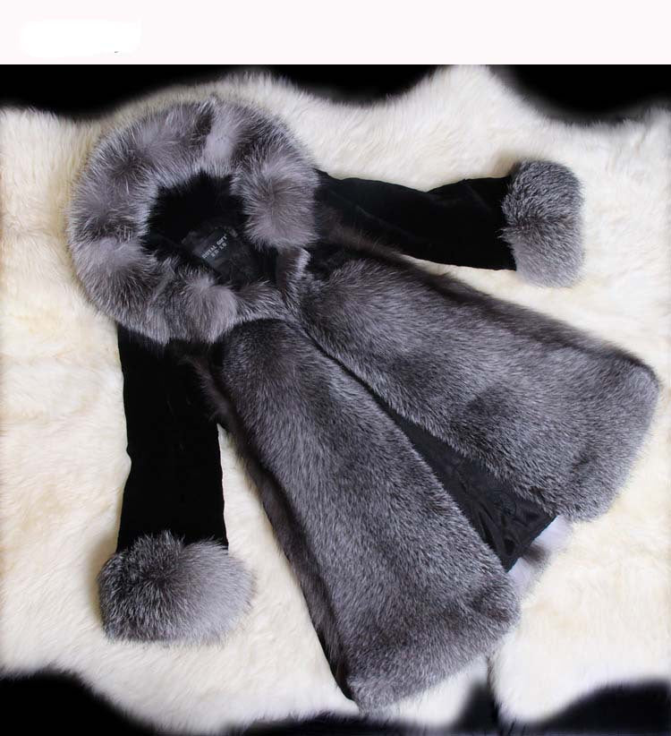 Women's Elegant Faux Fur Coat with Voluminous Collar and Side Pockets