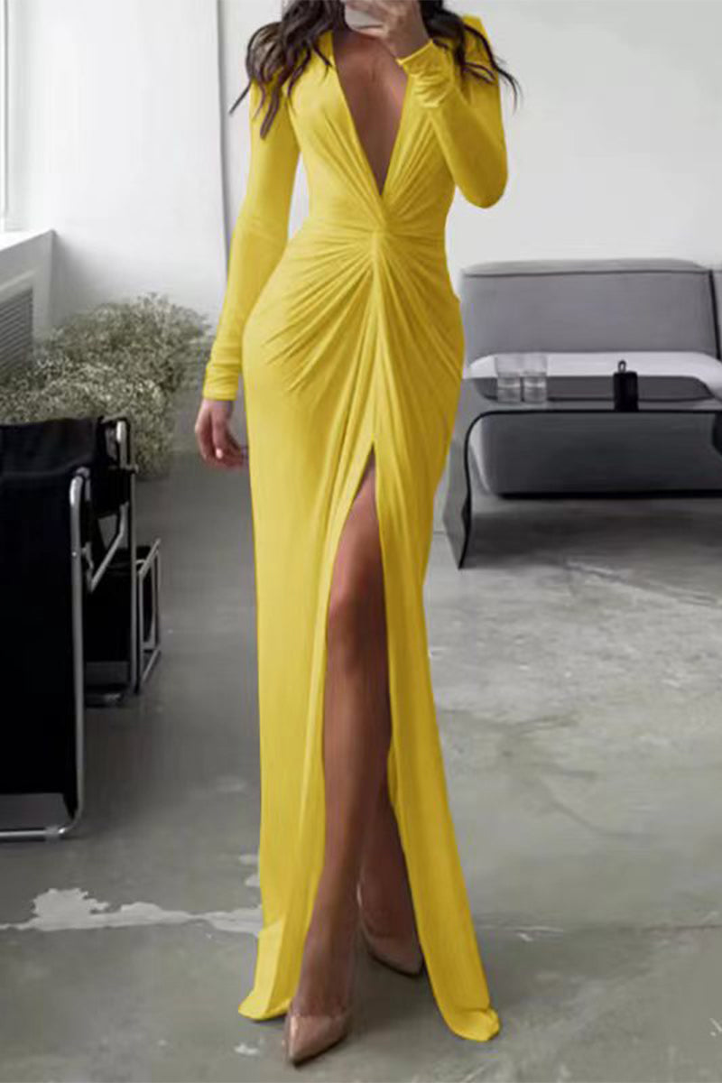 Chloé - Elegant Dress with V-Neck and Pleated Bodice