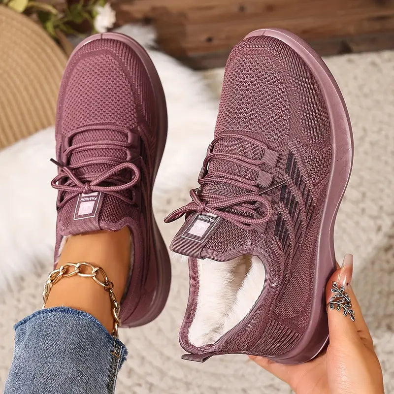 Comfortable Sports Shoes with Soft Sole Material