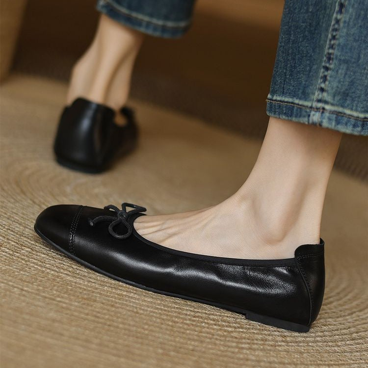 Women's Ballet Flats with Elegant Bow Accent in High-Quality Leather