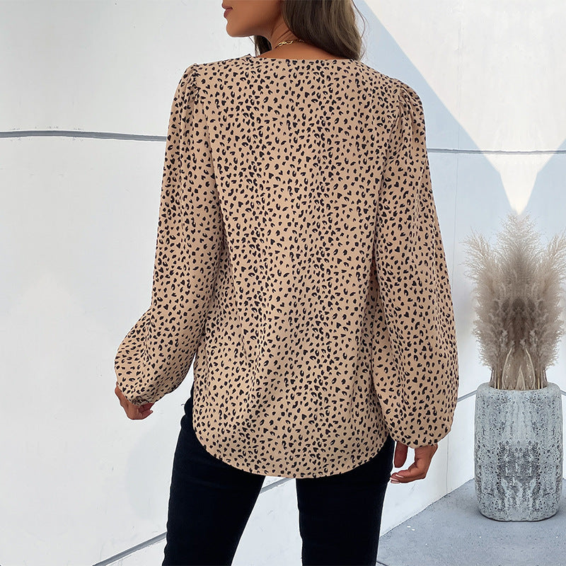 Elegant Women's Blouse with Leopard Print and Voluminous Sleeves