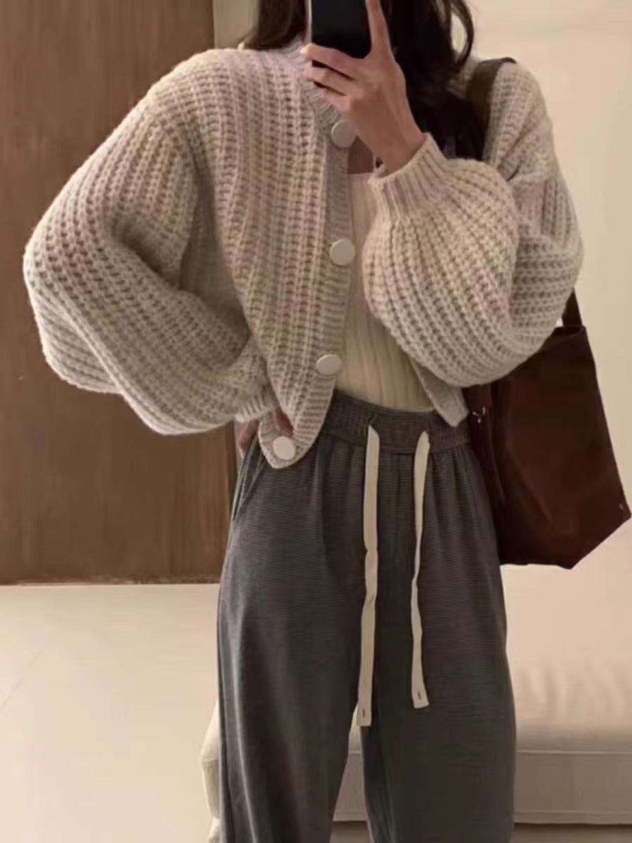 Women's Chunky Knit Cardigan with Voluminous Sleeves and Large Buttons