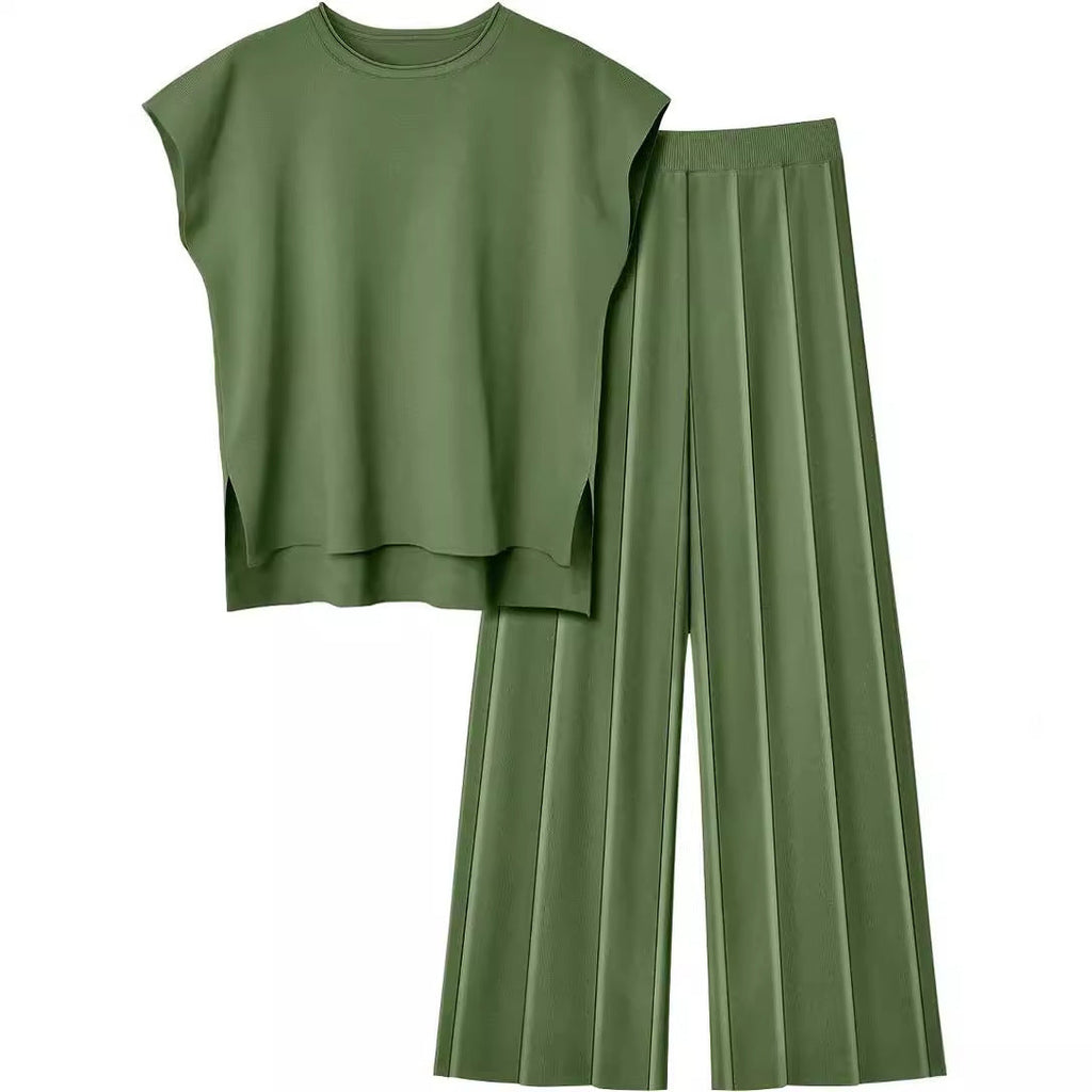 Elegant Women's Short-Sleeve Top and Pleated Trousers Set