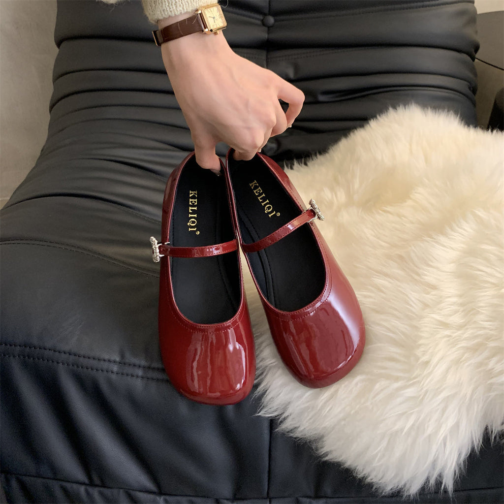 Women's Ballet Flats with Decorative Strap and Elegant Design