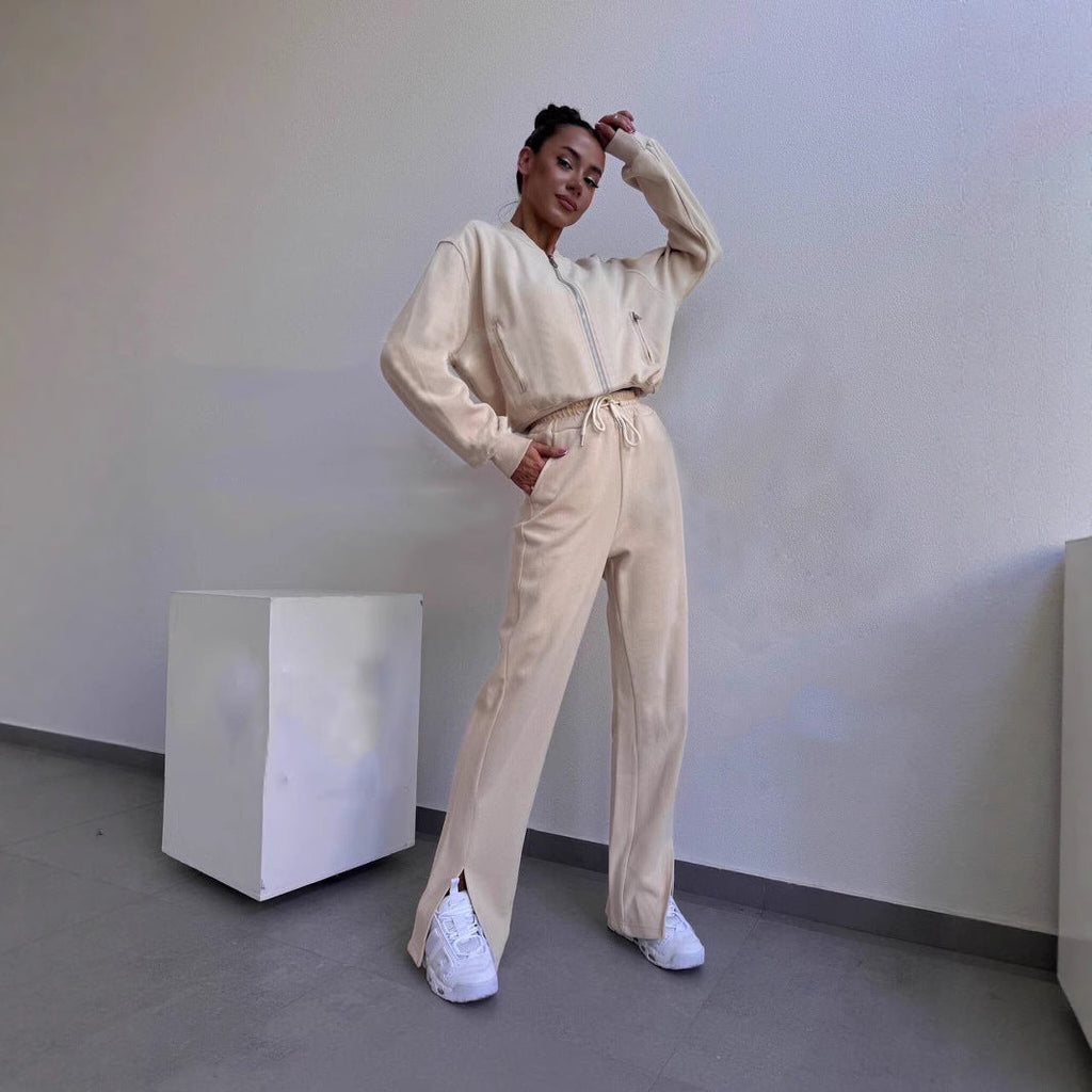 Women’s loungewear set with short zip jacket and high-waisted jogging pants with side split