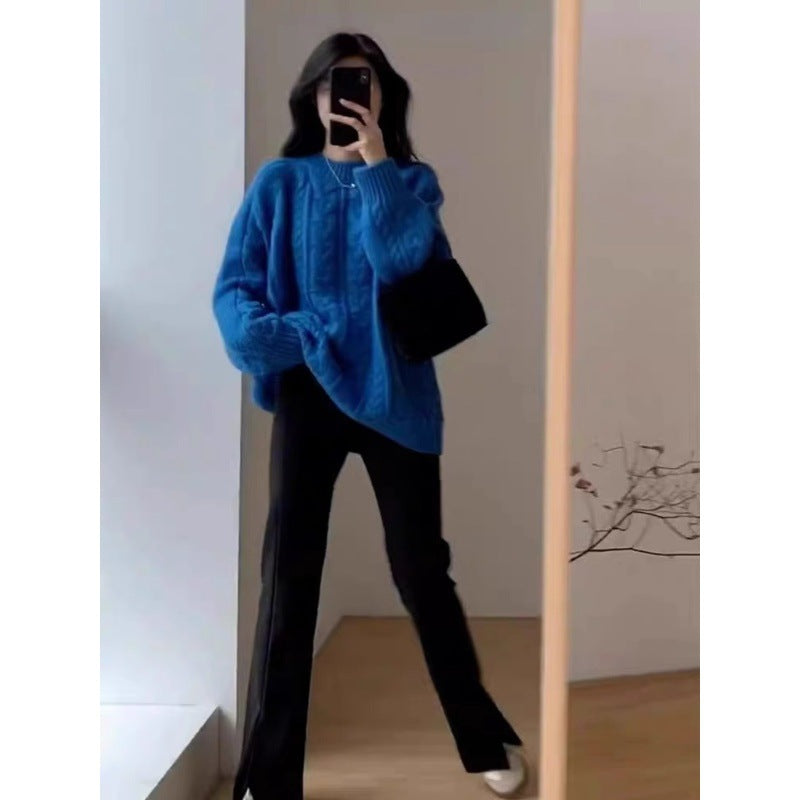 Women's Chunky Knit Sweater in Casual Oversized Style with Cable Pattern