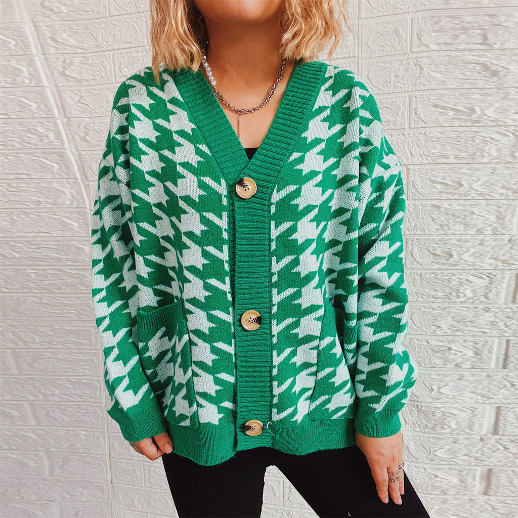 Women's Cozy Knit Cardigan with Modern Houndstooth Pattern and Button Details