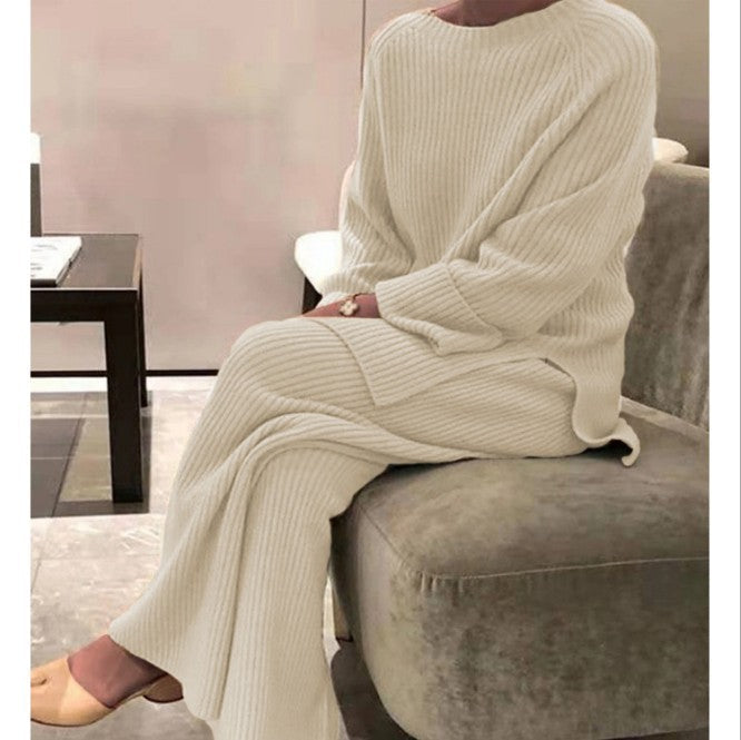 Women's Cozy Knit Suit in Modern Ribbed Design