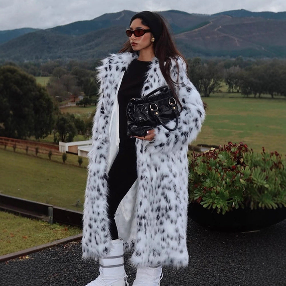 Women's Elegant Faux Fur Coat with Luxurious Pattern