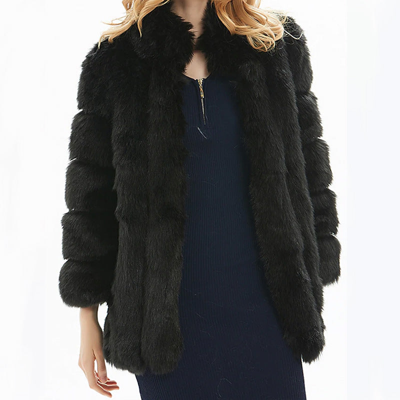 Women's Luxurious Faux Fur Coat with Voluminous Sleeves
