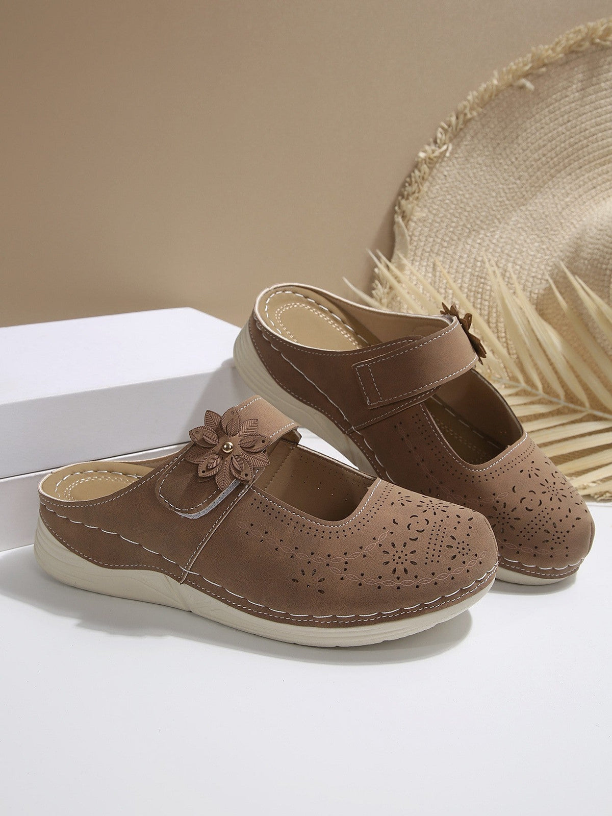 Women's Breathable Clogs with Floral Decor
