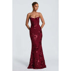 Elegant Evening Dress with Floral Lace and Form-Fitting Cut