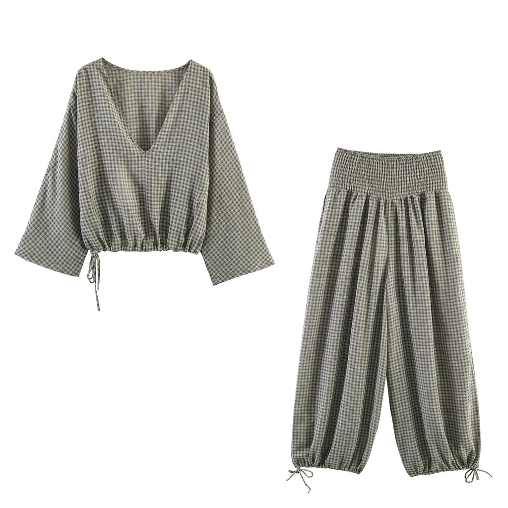 Casual Blouse with Wide V-Neck and Elastic Hem