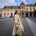 Women's Luxurious Faux Fur Coat with Voluminous Collar