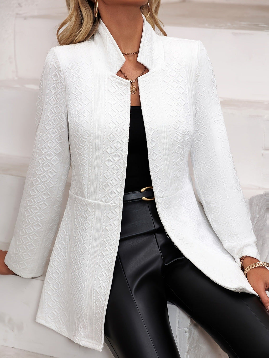 Women's Elegant and Structured Blazer Jacket