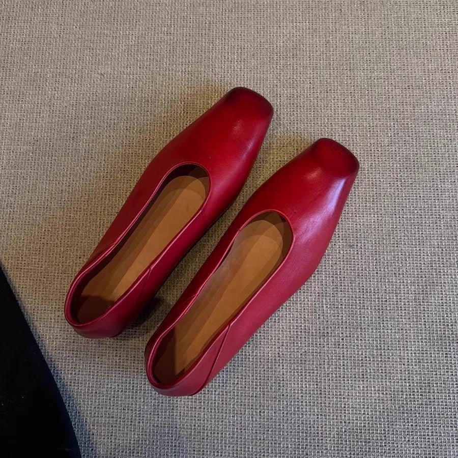 Women's Ballet Flats with Rounded Design and Leather Construction