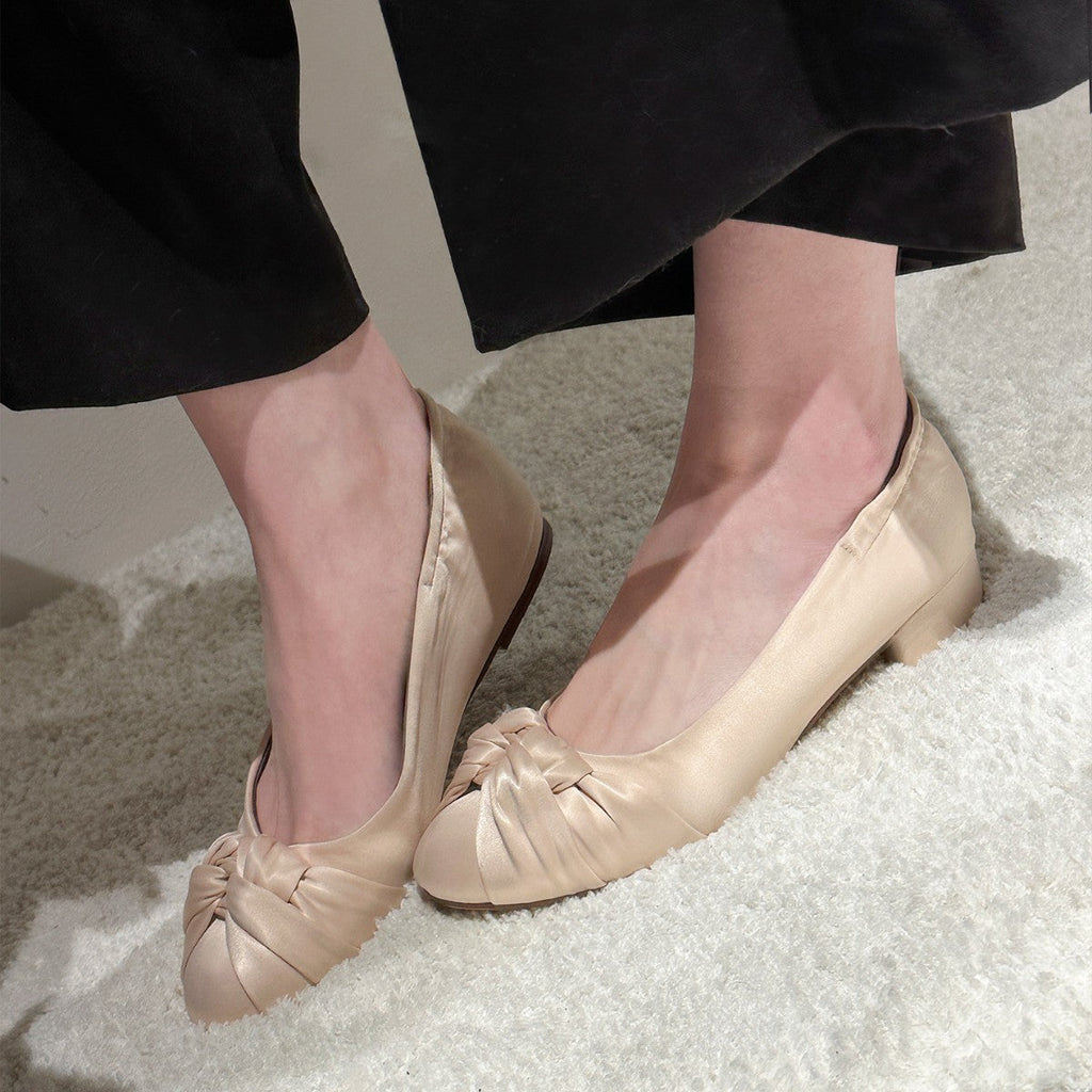 Women's Ballet Flats with Elegant Bow Detail and Soft Suede