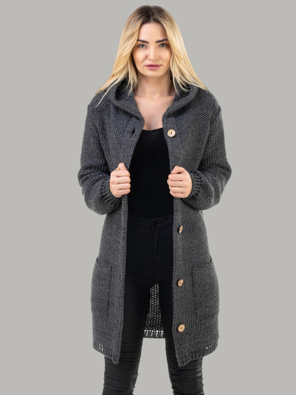 Women's Chunky Knit Cardigan with Pockets and Button Placket